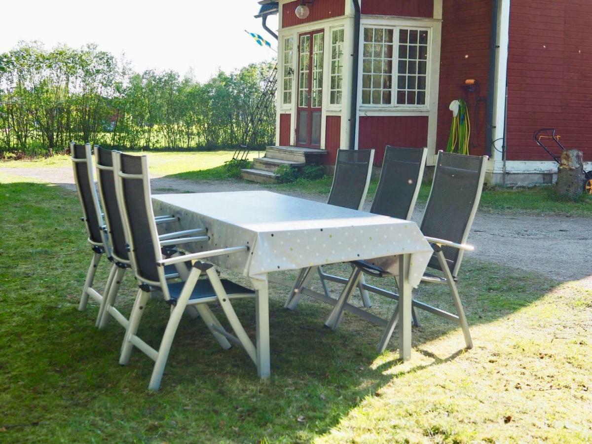 Orsastuguthyrning-Kyrkbyn Villa Buitenkant foto